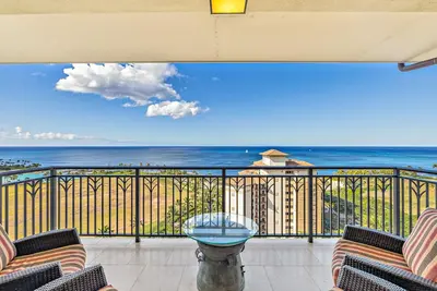 Image de 16th Top Floor Penthouse w Panoramic Oceanview 3br Suite at Beach Villas O-1602