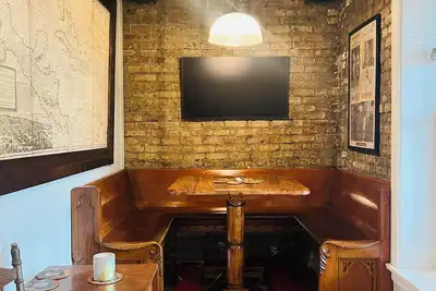 Image de Vintage Wrigleyville Apartment with Parking