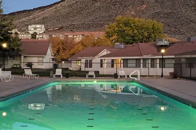 Image de Monthly Rental- Updated Resort Condo-No Stairs-Pool- Near Zion Park
