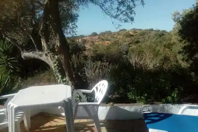 Image de 1 of 3 cozy quiet cottages on a 5-Acre Hilltop, fabulous sea and country views.