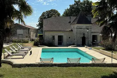 Image de In the middle of the vineyards - Belle Maison with large pool