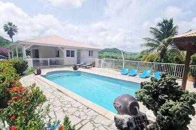 Image de Villa à Sainte Anne Ref M055b 3ch + 1 appt piscine
