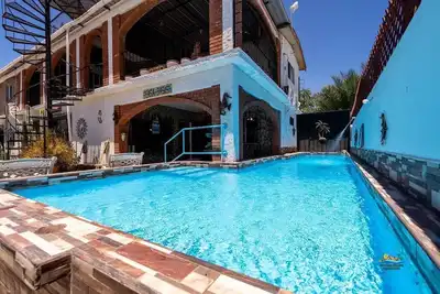 Image de Huge Family? 5 bedroom sleeps 16 with private pool home! !