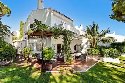 Image de Beautiful townhouse with communal pool for golf and nature lovers