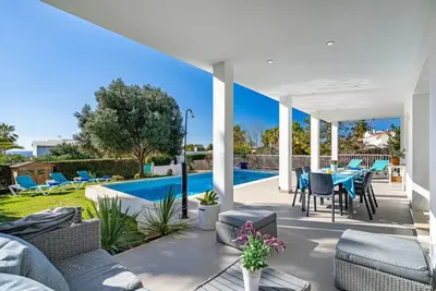 Image de Villa Abril - modern villa only 400 mts from beach