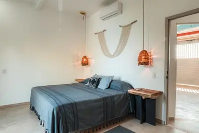 Image de Beachfront + Epic Sunsets + King Bed