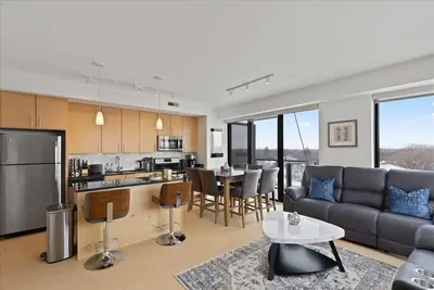 Image de \"Unity of Evanston\" 3 Bdr+2ba ModernLuxe High Rise