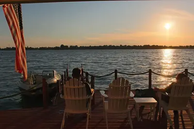 Image de Sunset Cottage - Lakefront Cottage on Indian Lake