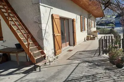 Image de Grande maison familiale entre lacs et montages.