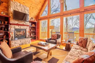 Image de Elegant Log Cabin between Cherokee and Bryson City, hot tub & fire pit