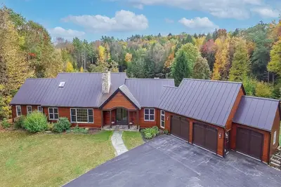Image de Private Chalet with Custom Wfh Space and Hot Tub