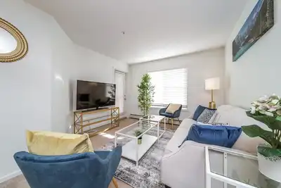 Image de Cozy&Modern 2-Bdr Condo close to Wem, Airport, Henday, w/ Nflx, Prime & Undg Pkg