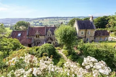 Image de Luxury historic cottage with spectacular views - close to Bath