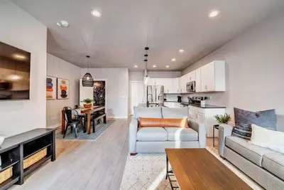 Image de Upscale Bluffdale Townhome w/2 Car Garage