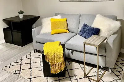 Image de Adorable New 1 bedroom 5 minute to Airport and Shopping!