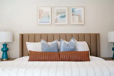 Image de 🌲The Monroe ⛰️Pet Friendly Townhouse With Majestic Views and Ev Charger Hookup
