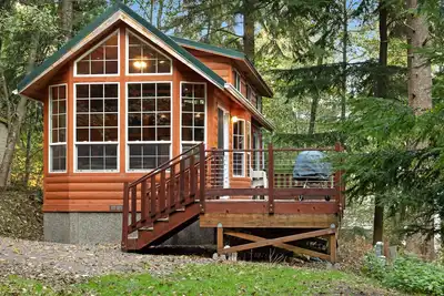 Image de Dog-friendly wood cabin with full kitchen & free WiFi near the water