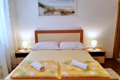 Image de Appartement de deux chambres avec la terrasse Cizici, Krk (A-19177-b)