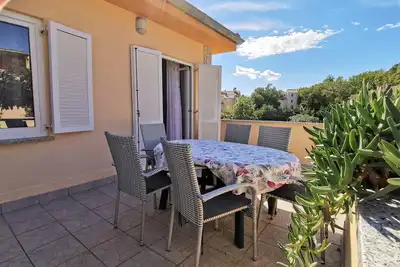 Image de Appartement de deux chambres avec la terrasse et la vue sur le mer Cizici, Krk (A-19177-c)