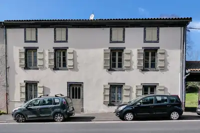 Image de A 15 minutes de Vulcania, grande maison familiale avec jardin, Gîte Côté Jardin