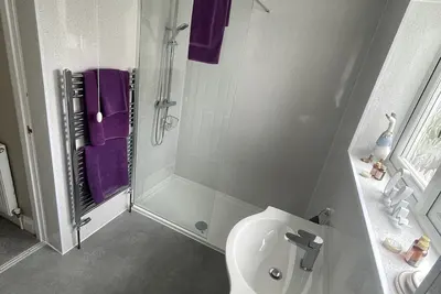 Image de Holiday Home Maisonette with parking -5 mins walk to the beach!