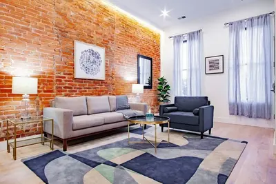 Image de Vibrant 2-Br Luxe Flat Adjacent Eastern Market ✫ Walk to Metro, Barracks Row, Ca