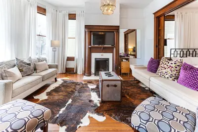 Image de Whimsical Victorian Home w/ Charming Porch Steps to Forsyth by Lucky Savannah