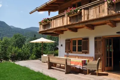 Image de Exclusive country house, modern with old wood in chalet style, sauna and terrace