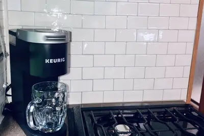 Image de Glamping on private acreage, apple trees, convenient location