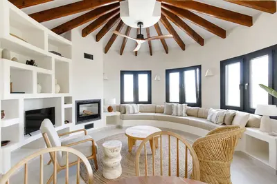 Stylish Boutique Villa, with beautiful view over the mountains and green valleys