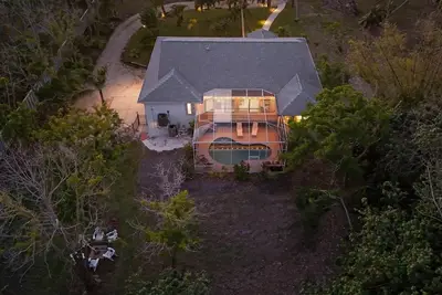 Image de Coastal Soul - Heated pool, 5br/4. 5ba, 1-acre, Ami & Robinson Preserve