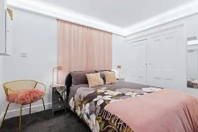 New Suite 4, 2 min walk to Belsize Park metro