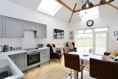 Image de Stunning Coach House with two bedrooms and parking