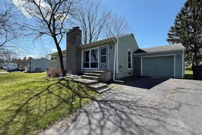 Image de Geneva Getaway: Updated bathroom and floors