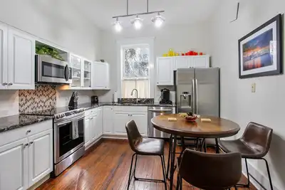 Image de Downtown Condo on First Floor! Ideally located!