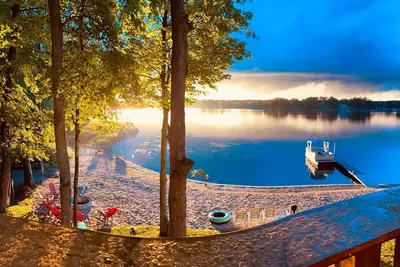 Image de Family Friendly Beachfront Lakehouse