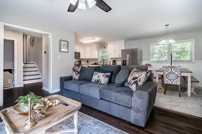 Image de Marietta! Near the Square, Pets & Long stays ok. Entire home