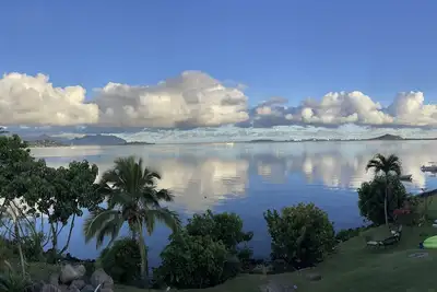 Image de Relaxing oceanfront home overlooking Kaneohe Bay
