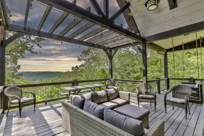 Image de Trapper View Lodge - Mountain Views, Hot Tub/Minimum Age Requirement of 25 yrs o