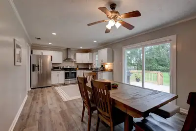 Image de Forest Hills Fun: A Beautifully Renovated Home