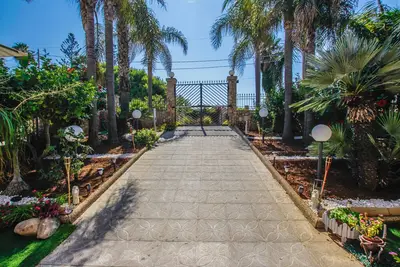 Villa Silvana facing the sea