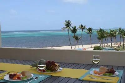 Image de On Beautiful Sugar Beach:  Beachfront Condo in Club St Croix Complex