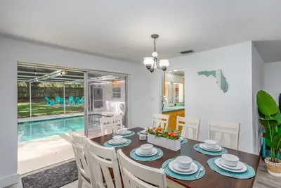 Image de Lovely home! Heated pool, firepit, 2 King beds ~ 15 mins to Clearwater Beach!