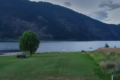 Image de Little Shuswap Lake Front Suite