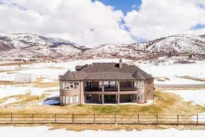 Image de Warm and Luxurious Mountain Mansion near Park City