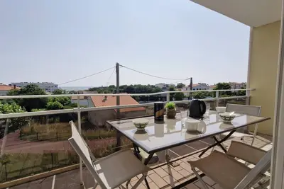 Image de Royan - Appartement Vue Mer - à Seulement 300m Plage et Commerces