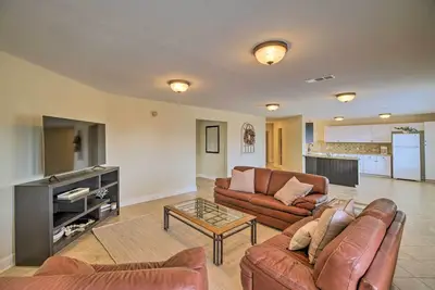 Image de Apt w/ Balconies - Steps to Kemah Boardwalk!
