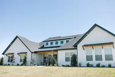 Image de New Modern Farmhouse: pool and guest house - 6. 9 miles University of Arkansas!