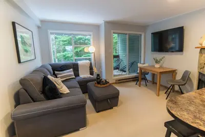 Image de Whistler Creekside Condo. Extremely close to gondola for skiing and bike park access.