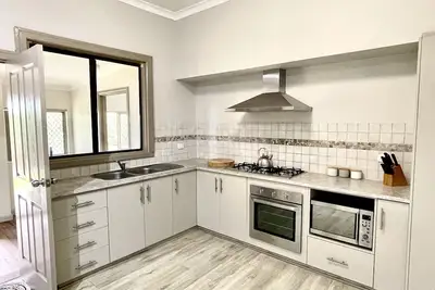 Image de Bunbury Cottage - Holidays, Business or Contractors